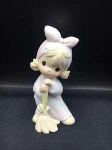 Figura Precious Moments - Isn’t He Precious ~ - Imagen 1 de 6