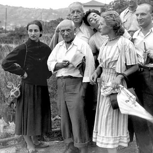 Photographie, "Pablo Picasso, F. Gilot et P. Eluard", Vallauris, 1951   /  15x15 - Bild 1 von 1