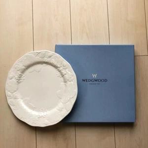 Wedgwood Erdbeere & Weinrebe 28 cm 11" Speiseteller mit Box Neu - Bild 1 von 5