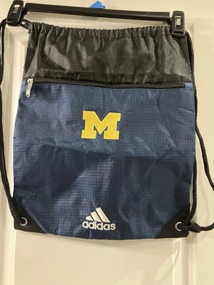 Mochila con cordón Adidas Michigan Wolverines bolsa de gimnasio Foto 1 de 3