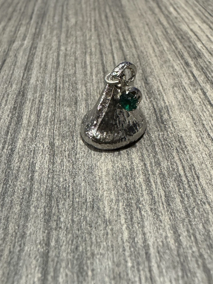 Collar Hershey's Beso Duradero Piedra Natal Mayo Verde Colgante Plata Foto 1 de 3