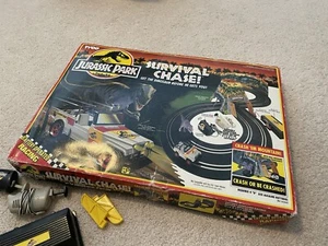 Set slot car Tyco Jurassic Park Survival Chase 1992 - Foto 1 di 7