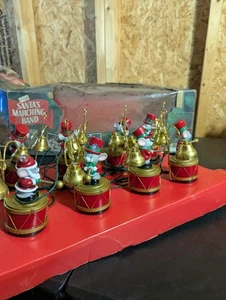 Mr Christmas Santa's Marching Band with Bears / Bells Plays 35 Weihnachtslieder - Bild 1 von 3