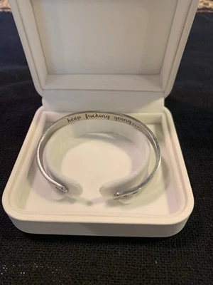 Brazalete Brazalete Plata, "Keep *ucking Going" Interior Grabado, Regalo Foto 1 de 4