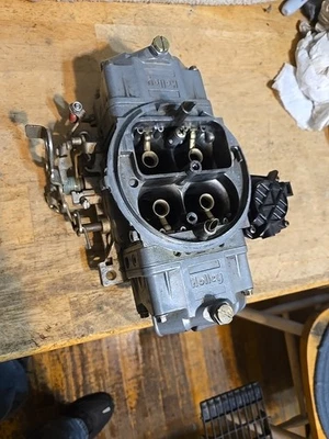 Carburador Holley 4 barriles 6R5533B buen estado ver fotos NO SEGURO tamaño bomba única Foto 1 de 4