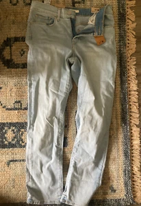 Levi's Classic Straight Light Wash 6 M Jeans, Never Worn With Tags - Picture 1 of 4