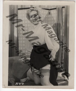 Vintage Risqué B&W Pinup 5"x4" Sexy Cheesecake Blonde Showing Stockings XP-420 - Picture 1 of 1