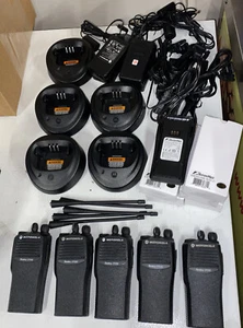Juego de 5 radios Motorola CP200 UHF 4 canales con. Carcasas nuevas y accesorios nuevos - Imagen 1 de 5