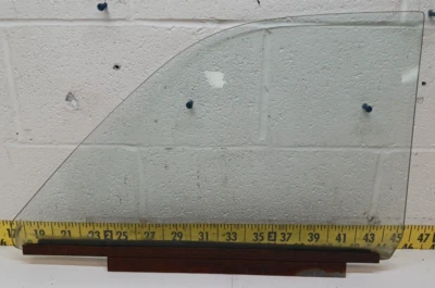 Cuarto de ventana delantero derecho Ford Falcon/Mercury Comet 1963-65 usado fabricante de equipos originales (DG193) Foto 1 de 4