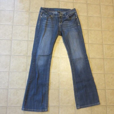 Pantalones de mezclilla Ariya para mujer 9/10 Bootcut bordados con solapa bolsillos Foto 1 de 4