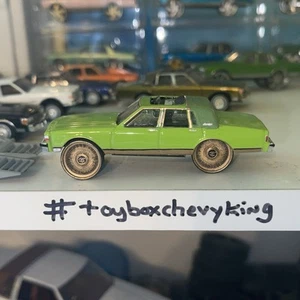 CUSTOM SLIME GREEN 1/64 1988 CHEVROLET CAPRICE CLASSIC BROUGHAM LS ON 30”s - Picture 1 of 8