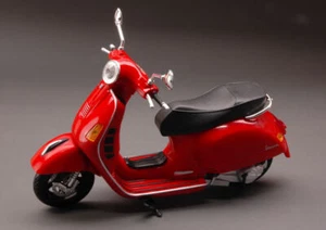 Vespa Piaggio GTS 300 Super 2008 1:12 Modell 57243W New Ray - Bild 1 von 1