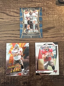 Mike Alstott 2023-2024 Panini Mosaic/Select Purdue/Prizm Buccaneers 3-Card Lot - Bild 1 von 7