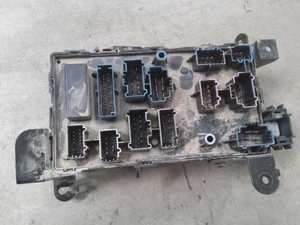 06 Ford F250 52k 6.8L 4x2 172"WB AT 3 Valve Under Hood Fuse Box 6C3T-14A067-AB - Picture 1 of 7