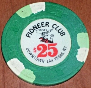 $25 VINTAGE 14TH EDITION GAMING CHIP FROM THE PIONEER CLUB CASINO LAS VEGAS R5 - Picture 1 of 2
