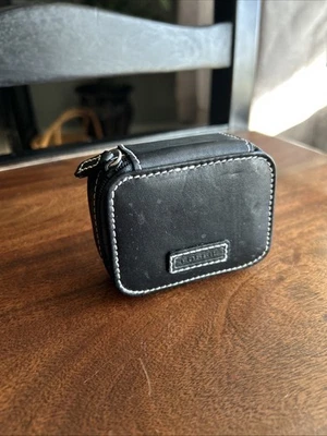 Caja pequeña FOSSIL de cuero negro con cremallera alrededor (organizador de píldoras-sin inserto) joyería Foto 1 de 4