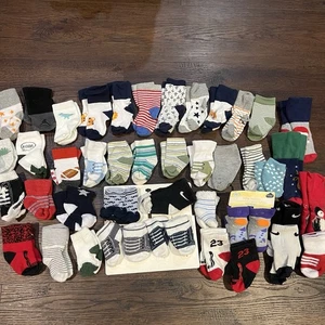 Baby Jungen Socken Paket 40+ Paar Nike Carter’s + Preown Mix Größen 0-2 Jahre - Bild 1 von 12