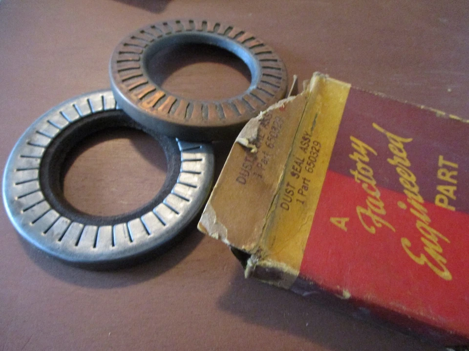 1931 32 33 34 35 36 37 49 50 51 52 53 54 55 + CHRYSLER + Front Wheel Seals NOS - Imagem 1 de 1