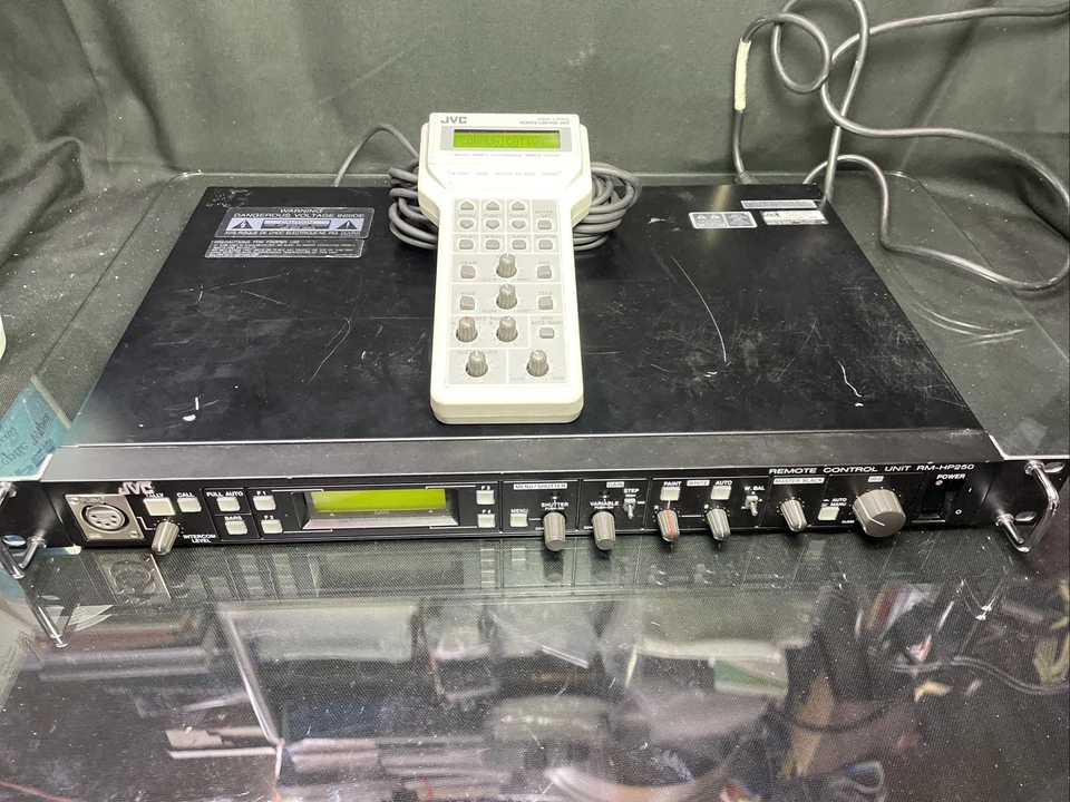 Unidad de control remoto JVC RM-HP250 y RM-LP55 U control remoto portátil - ambos se encienden Foto 1 de 4