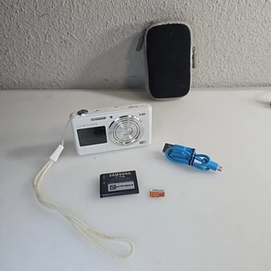 Samsung DV150F Digital Camera WiFi 16.2MP 5x Optical Zoom Dual LCD Screen 32gb - Picture 1 of 8