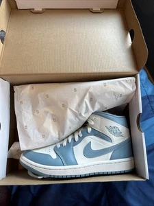 Size 8.5 - Air Jordan 1 Mid University Blue W BQ6472-141 - Picture 1 of 7