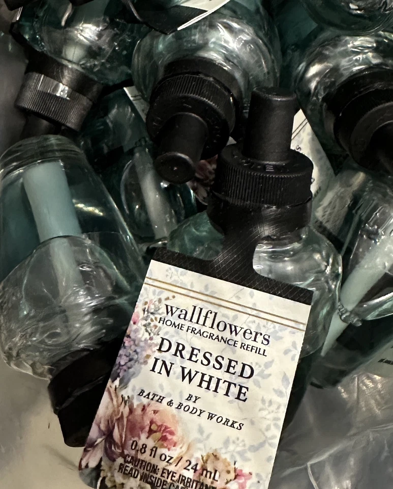 Bath & Body Works Dressed In White Wallflower Fragrance Bulb 0.8 Oz x4 - Image 1 of 1