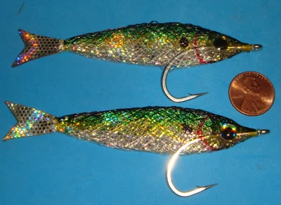 FLY FISHING FLIES - Green/Silver BUNKER BAITFISH size #4/0 (2 pcs.) - Image 1 of 4