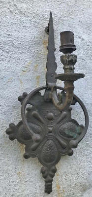 Antigua lámpara de pared gótica de bronce medieval aplique anillo mango daga vela individual Foto 1 de 4