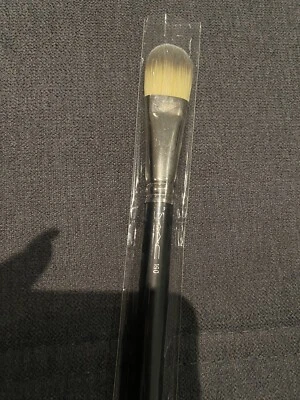 MAC Pinsel Nr. 190 Synthetic Foundation Brush NP 47€ - Bild 1 von 2