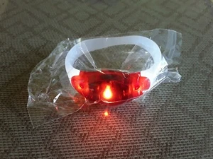 Pulsera de silicona tamaño S- M roja intermitente LED - luz constante NUEVA SIN USAR 5-4 - Imagen 1 de 4