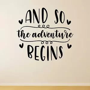 And So The Adventure Begins Wandsticker Aufkleber Inspirierend Reise Zitat Dekor - Bild 1 von 36