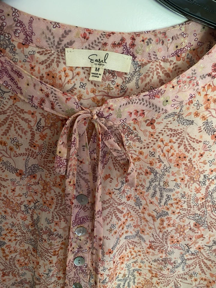 Easel Women's Mauve Floral Top with Tassels. Size S New with Tags Foto 1 de 4