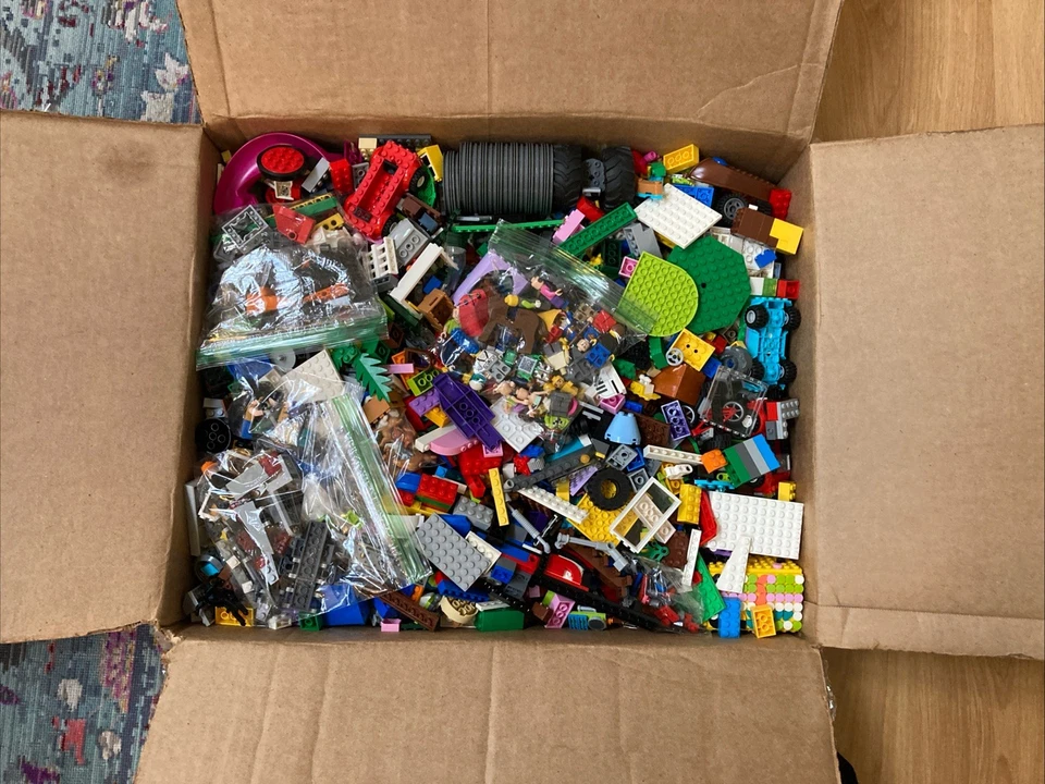 (REAL) Lego Toy Bulk Lot 15 Lbs Mixed Bricks, Baseplates, Figures, Etc. (Washed) - Image 1 of 4