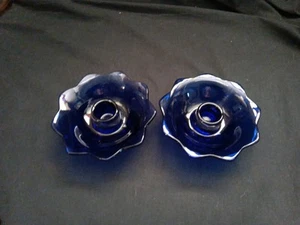 Pair of Vtg Footed Cobalt Blue Glass Floral Ruffled Taper Candle Holders - Picture 1 of 6