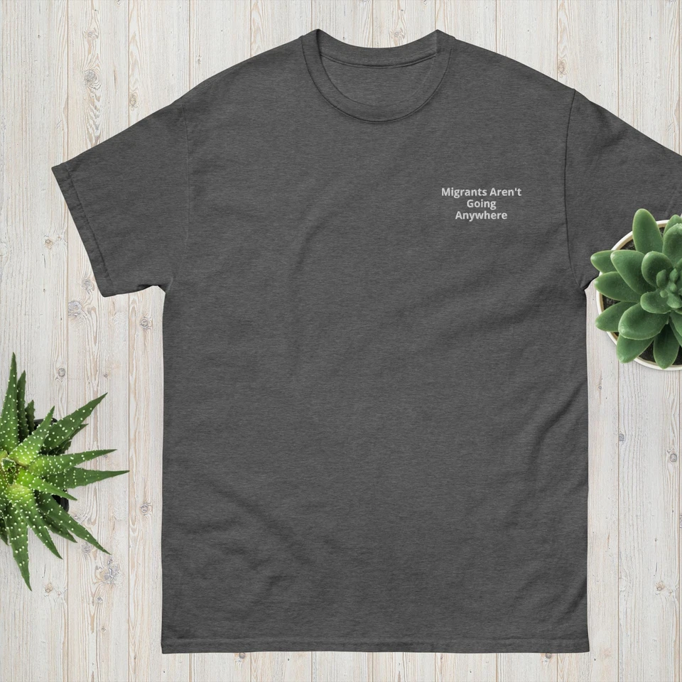 ¡Camisa unisex Migrants Aren't Going Anywhere (Maga)! Foto 1 de 1