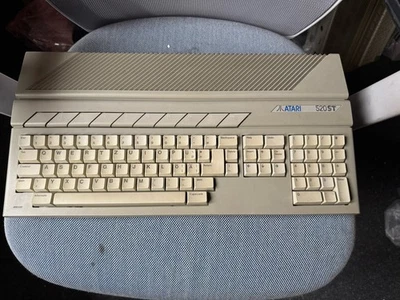 ✅Atari ST 520 SEALED im guten Zustand und funktioniert einwandfrei ⭐⭐⭐ - Bild 1 von 4