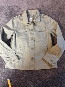 Chaqueta utilitaria de carga con botones verde militar grande Gap para niños talla unisex - Imagen 1 de 5