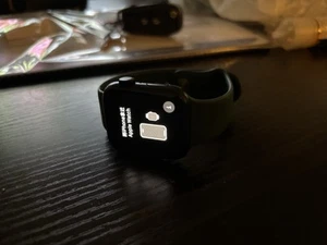 Apple Watch SE 2 44mm Midnight Aluminum - Green Sport Band MXEK3LL/A - Picture 1 of 2