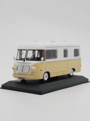 Ixo 1:43 Hachette Renault Heuliez 1400 KG 1953 Camper Van Diecast Model - Image 1 of 4