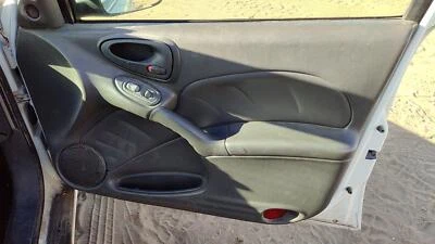 Panel de moldura de puerta interior delantera derecha Pontiac Grand Am pasajero gris 22628556 2000 Foto 1 de 4