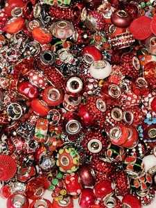 9 Unzen PREMIUM ROTE EUROPÄISCHE PERLEN ALLE HOCHWERTIG VIELE STEINE - Bild 1 von 4