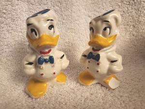 Vintage 1940's Walt Disney Ceramic Donald Duck Open Beak Salt Pepper Shaker Set