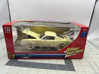 Ford Mustang Muscle Car 1965 Johnny Lightning White Lightning 1:24 nuevo en caja llantas doradas Foto 1 de 4