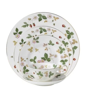 WEDGWOOD WILD STRAWBERRY: 5 Piece Complete Place Setting New - Picture 1 of 3