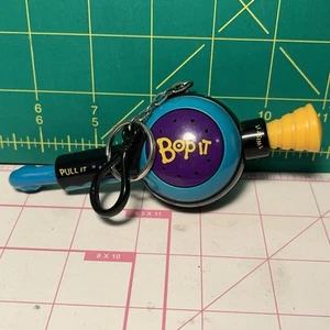 Bop It Vintage 2000 Mini Key Chain Pocket Handheld Game Travel 5” Tested Working - Picture 1 of 14