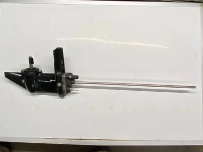 898103T73 MERCURY 2.5 HP FOUR STROKE OEM GEARCASE LOWER UNIT SHORT SHAFT 15 INCH Foto 1 de 2