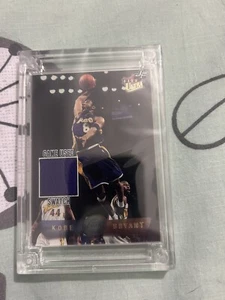 Jersey Fusion - KOBE BRYANT *Game Used* RARE 00/01 LAKERS Patch CASED NBA CARD 2 - Picture 1 of 2