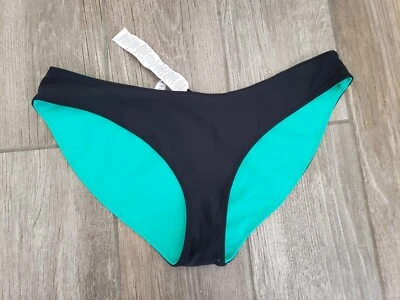Parte inferior de bikini Fabletics Trianglw negra talla pequeña nueva con etiquetas. UPF. Crema solar resistente Foto 1 de 4