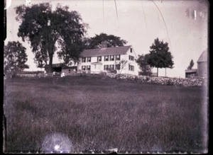 ONE (1) LATE 1800s or EARLY 1900s GLASS NEGATIVE, LARGE HOME - Picture 1 of 2
