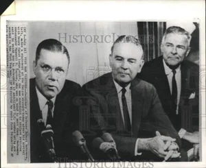 1965 Press Photo Defense Secretary McNamara with Lodge and Taylor in Saigon - Picture 1 of 2